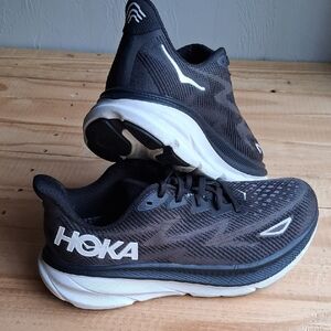 Hoka Clifton 9 Black and White Athletic Shoes Women's Size 8